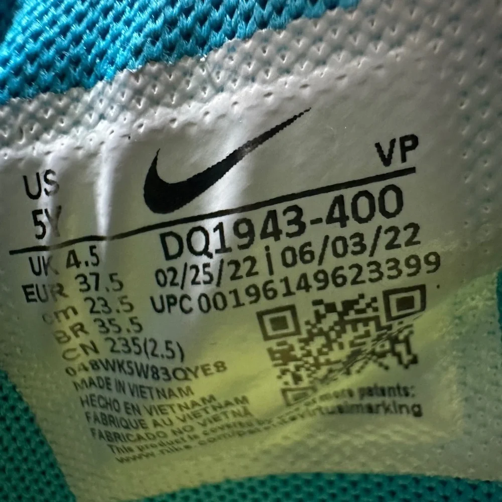🛍️Unisex Nike Antetokoumpo Basketball Shoes Size 5Y gently used